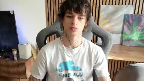 Snapshot of oliverrgroove chatting on July 1, 6:26 am oliverrgroove online show from July 1, 6:26 am