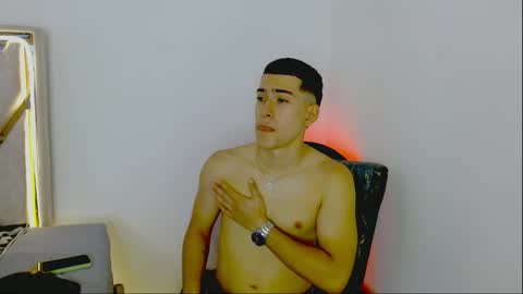 Snapshot of oliversaint__ chatting on March 16, 6:12 pm oliver saint online show from March 16, 6:12 pm