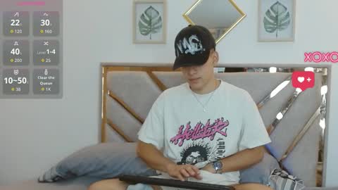 Snapshot of oliversaint__ chatting on March 27, 12:38 am oliver saint online show from March 27, 12:38 am