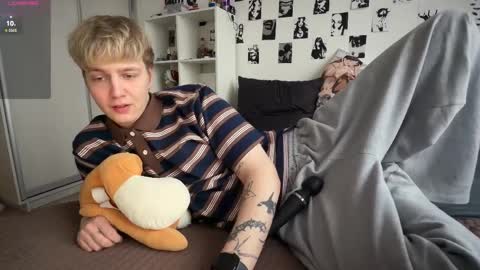 oliver online show from April 3, 2:15 pm