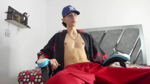 oliverthompson_01 online show from March 6, 12:10 am