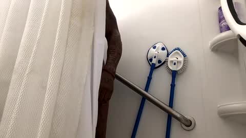 Snapshot of olivertwist1273 chatting on December 15, 6:04 pm olivertwist1273 online show from December 15, 6:04 pm