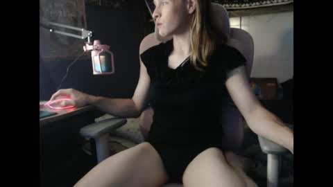 Snapshot of olivia661 chatting on April 7, 2:56 am StonerBratOlivia online show from April 7, 2:56 am