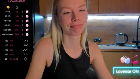 Snapshot of olivia_bells chatting on February 21, 9:49 pm Olivia 3 online show from February 21, 9:49 pm