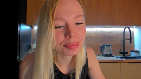 Snapshot of olivia_bells chatting on February 25, 9:46 pm Olivia 3 online show from February 25, 9:46 pm