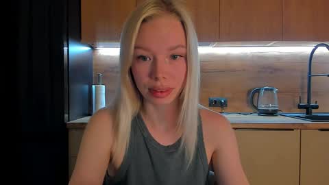 Olivia 3 online show from May 7, 9:20 pm