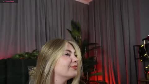 Snapshot of olivia_devis chatting on April 22, 1:56 pm SaraConor online show from April 22, 1:56 pm