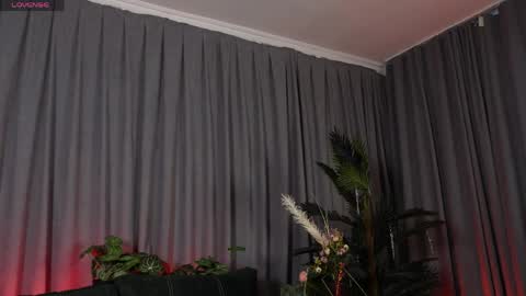 Snapshot of olivia_devis chatting on May 16, 7:27 am SaraConor online show from May 16, 7:27 am