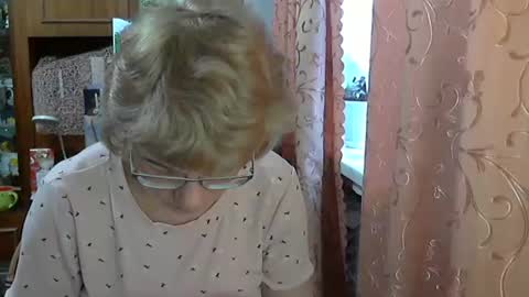 Snapshot of olivia_mia25 chatting on April 1, 6:14 am Olivia Mia online show from April 1, 6:14 am