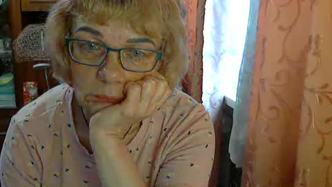 Olivia Mia online show from May 11, 7:47 am