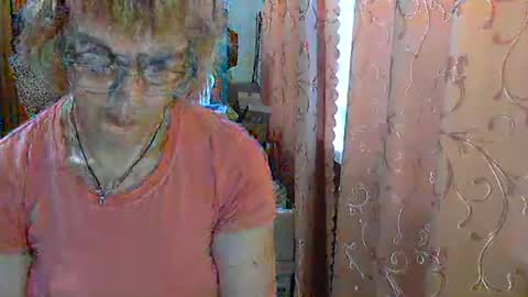 Olivia Mia online show from May 19, 5:47 am