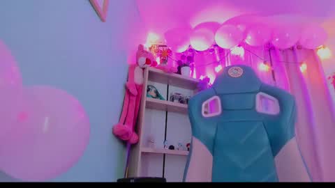 Snapshot of olivia_pretty_ chatting on February 14, 12:19 am olivia_pretty_ online show from February 14, 12:19 am