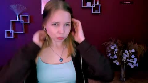 Snapshot of olivia_rage chatting on March 23, 8:40 am Sweet Olivia online show from March 23, 8:40 am