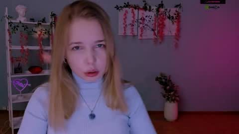 Snapshot of olivia_rage chatting on March 29, 7:52 am Sweet Olivia online show from March 29, 7:52 am