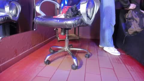 Snapshot of olivia_seex chatting on December 30, 1:03 pm online show from December 30, 1:03 pm