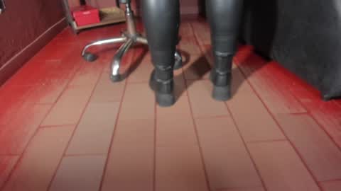 Snapshot of olivia_seex chatting on January 12, 1:05 pm online show from January 12, 1:05 pm