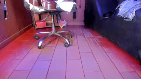 Snapshot of olivia_seex chatting on January 21, 1:11 pm online show from January 21, 1:11 pm