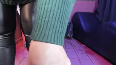 Snapshot of olivia_seex chatting on February 2, 12:24 pm online show from February 2, 12:24 pm