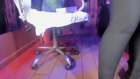 Snapshot of olivia_seex chatting on February 22, 1:13 pm online show from February 22, 1:13 pm