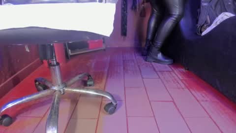 Snapshot of olivia_seex chatting on February 23, 1:21 pm online show from February 23, 1:21 pm