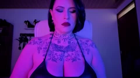Snapshot of olivia_seex chatting on October 20, 2:17 pm online show from October 20, 2:17 pm