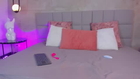 Snapshot of olivia_sinclair chatting on March 7, 12:57 pm Olivia online show from March 7, 12:57 pm