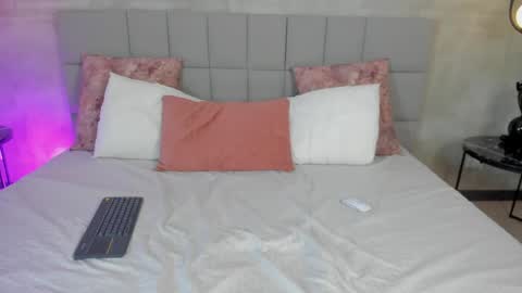 Snapshot of olivia_sinclair chatting on March 30, 1:23 pm Olivia online show from March 30, 1:23 pm