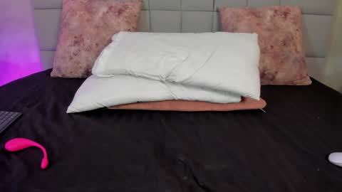 Snapshot of olivia_sinclair chatting on April 1, 1:41 pm Olivia online show from April 1, 1:41 pm