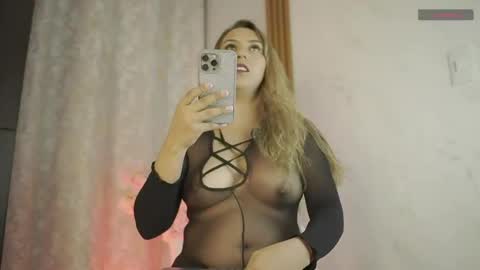 Snapshot of olivia_velvett chatting on March 14, 11:21 pm Olivia Velvett conexion 05 00 pm to 1115 pm colombia online show from March 14, 11:21 pm