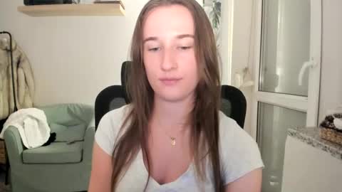 Snapshot of oliviaaa2003 chatting on December 14, 8:57 pm Oliwiaa2004 online show from December 14, 8:57 pm