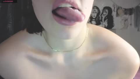 Snapshot of oliviabluee10 chatting on May 20, 1:01 am oliviabluee10 online show from May 20, 1:01 am