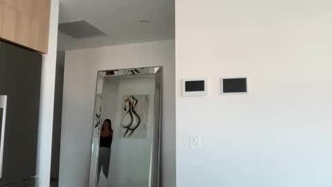 Olivia Brookes online show from December 4, 2:10 am