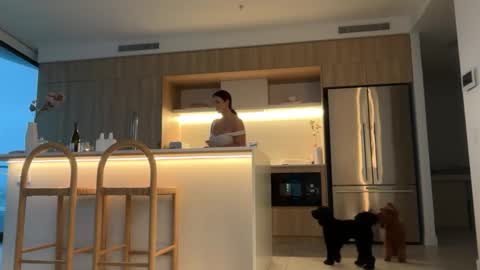 Olivia Brookes online show from December 16, 8:19 am