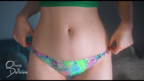 Snapshot of oliviadellvine chatting on February 17, 2:41 am Olivia online show from February 17, 2:41 am