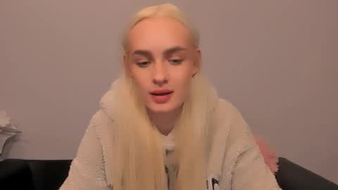 oliviaBeauty online show from March 6, 5:53 pm