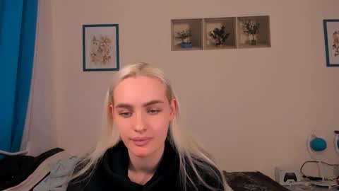 Snapshot of oliviahappy chatting on May 13, 1:30 pm oliviaBeauty online show from May 13, 1:30 pm