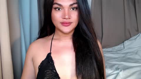 Snapshot of oliviahot22 chatting on December 18, 12:21 am oliviahot22 online show from December 18, 12:21 am