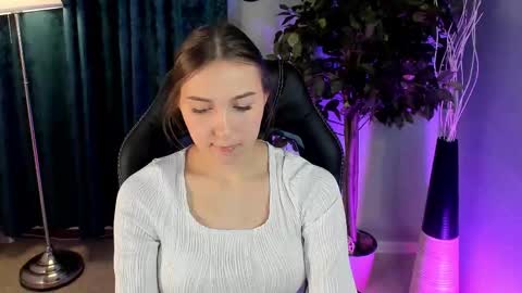 olivialangs online show from March 17, 11:57 am