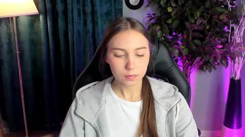 olivialangs online show from March 23, 11:14 am