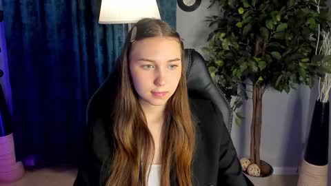 olivialangs online show from March 27, 11:32 am