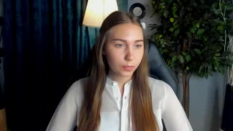 olivialangs online show from March 31, 2:06 pm