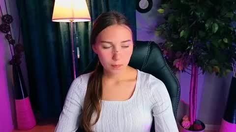 olivialangs online show from May 18, 10:54 am