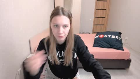 OliviaLukas  online show from December 18, 5:42 pm