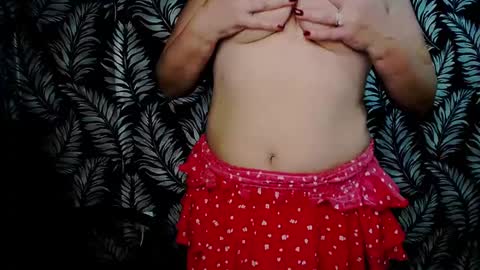 Snapshot of oliviaoskar_ chatting on December 2, 3:03 pm Kelly online show from December 2, 3:03 pm
