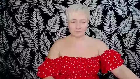 Snapshot of oliviaoskar_ chatting on December 7, 12:13 pm Kelly online show from December 7, 12:13 pm