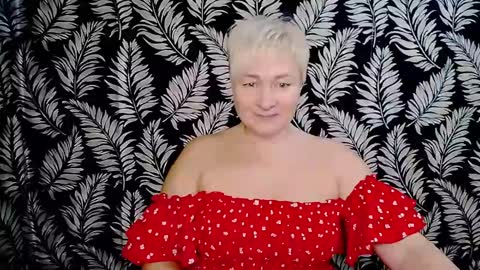 Snapshot of oliviaoskar_ chatting on December 13, 2:38 pm Kelly online show from December 13, 2:38 pm