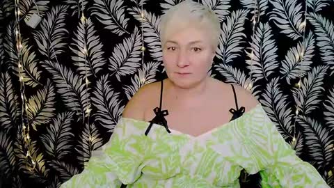 Snapshot of oliviaoskar_ chatting on December 21, 3:42 pm Kelly online show from December 21, 3:42 pm