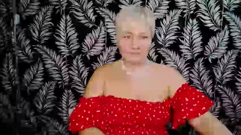 Snapshot of oliviaoskar_ chatting on December 22, 12:27 pm Kelly online show from December 22, 12:27 pm