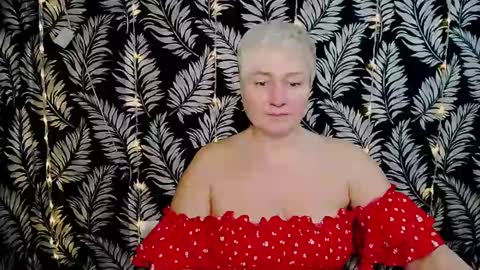 Snapshot of oliviaoskar_ chatting on December 24, 12:33 pm Kelly online show from December 24, 12:33 pm