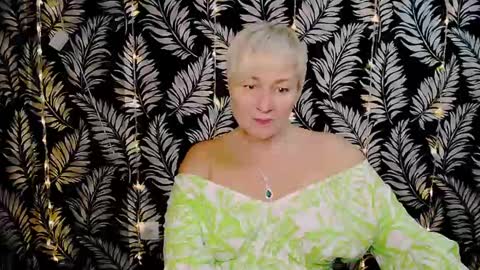 Snapshot of oliviaoskar_ chatting on December 28, 3:15 pm Kelly online show from December 28, 3:15 pm